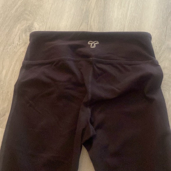 Aritzia TNA maroon coloured skinny leggings - Picture 9 of 11